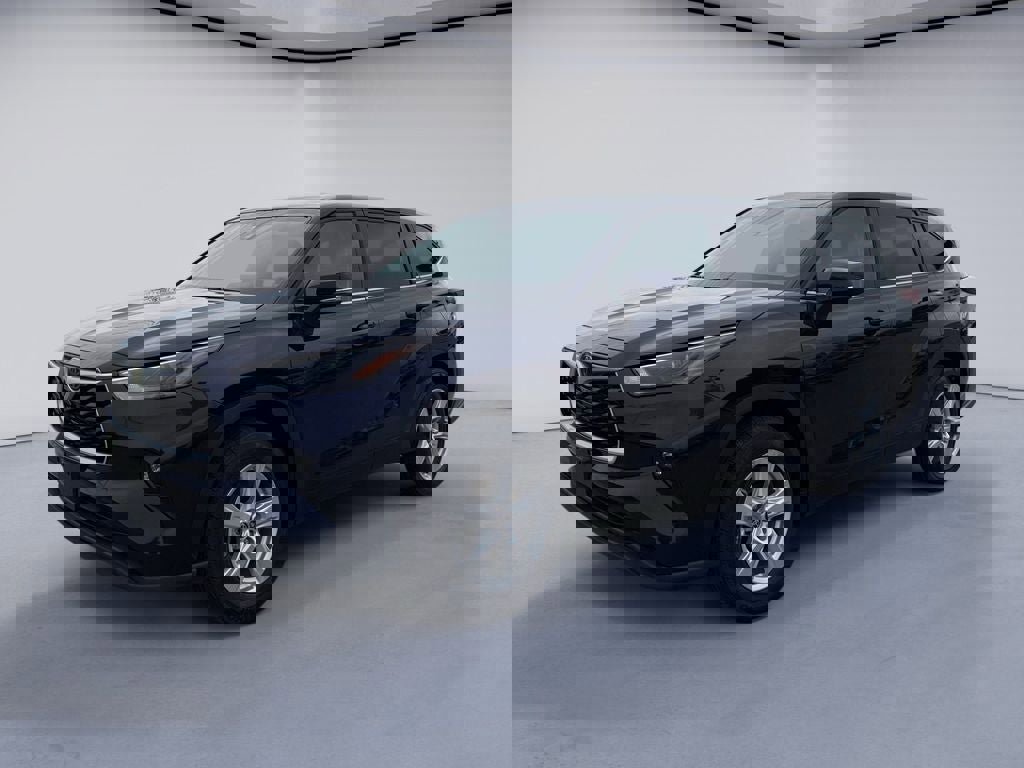 Used 2025 Toyota Highlander LE video 1