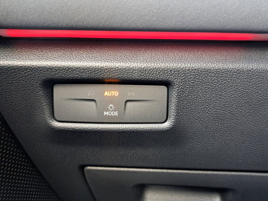 New 2026 Volkswagen Tiguan SE image 15