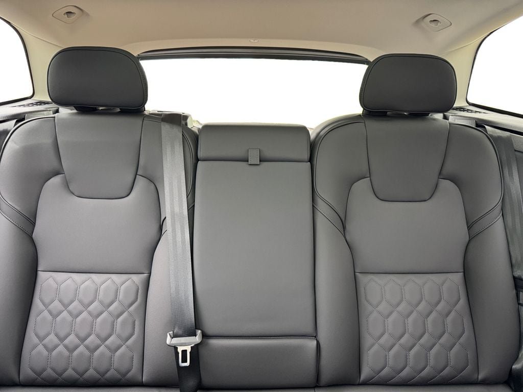 New 2026 Volvo XC60 B5 Plus w/ Protection Package Premier AWD/4WD image 23