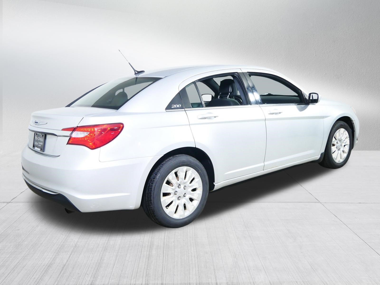 Used 2011 Chrysler 200 LX FWD image 7
