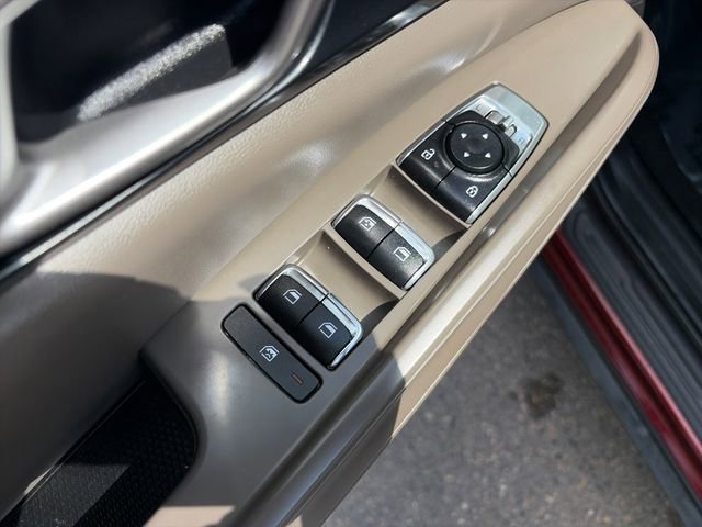 Used 2025 Kia Carnival FWD image 24