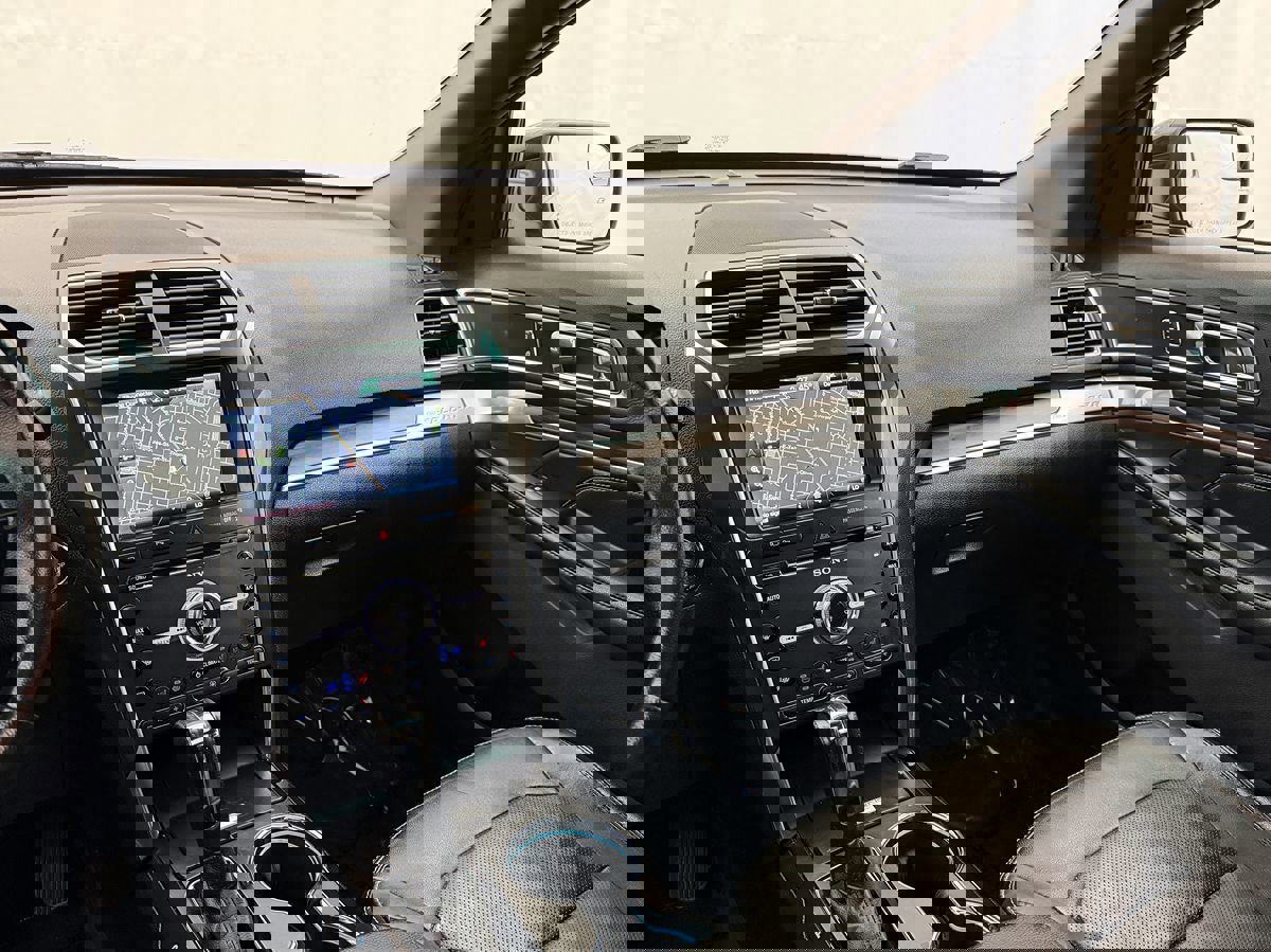 Used 2016 Ford Explorer Limited image 19