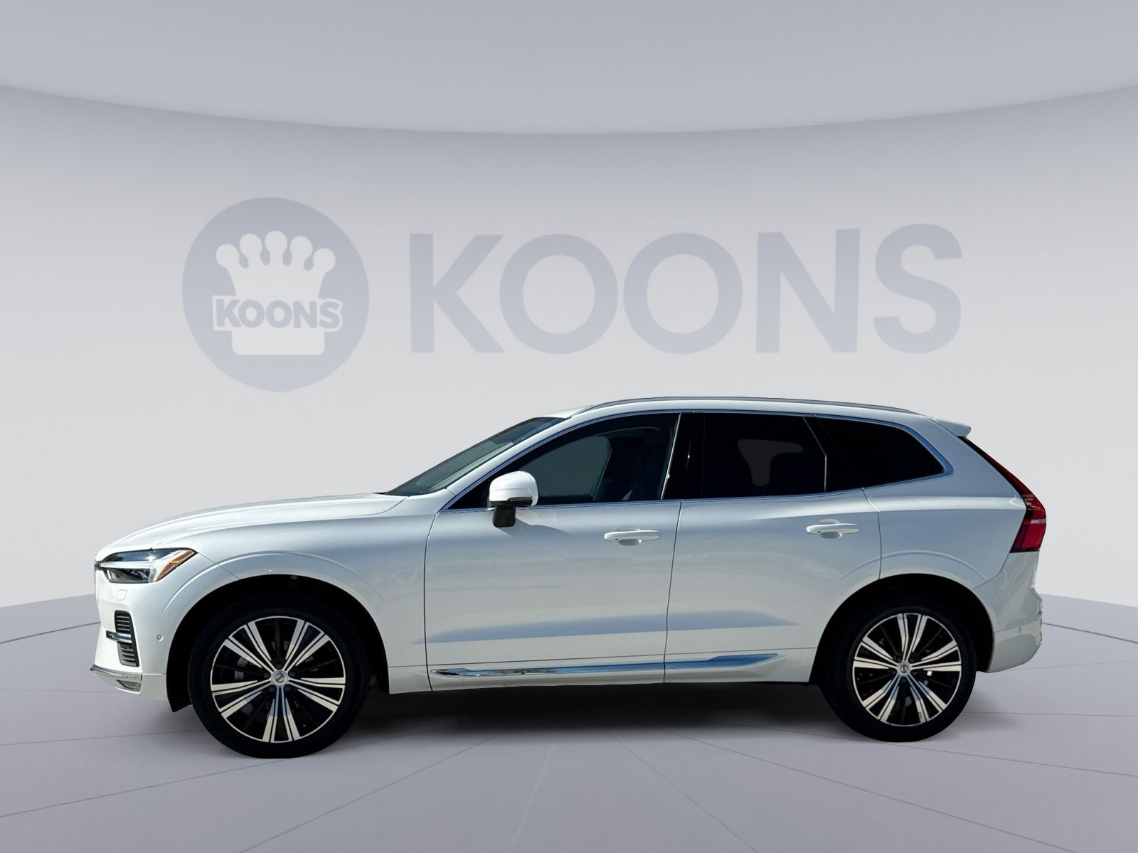 Used 2023 Volvo XC60 B5 Plus AWD/4WD image 2