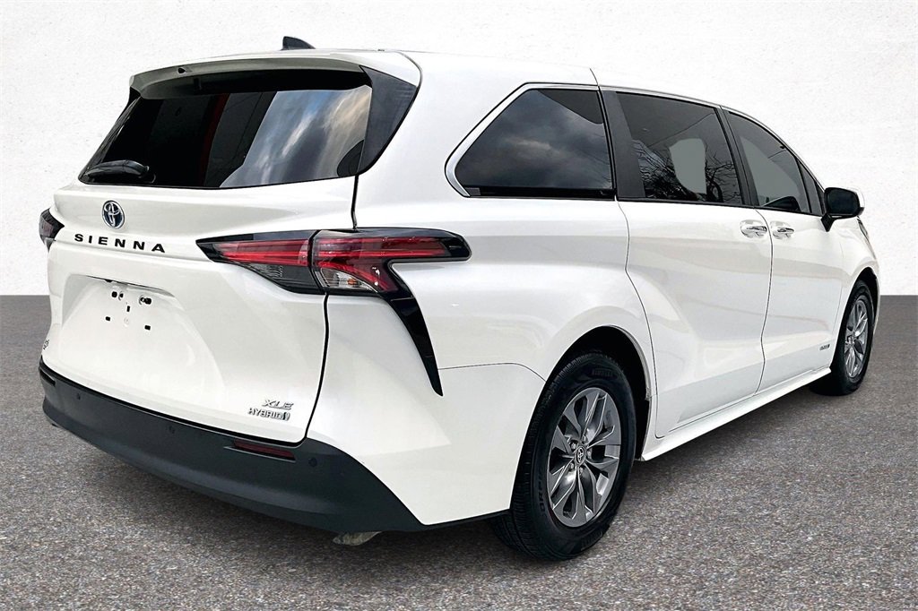 Certified 2021 Toyota Sienna XLE image 7
