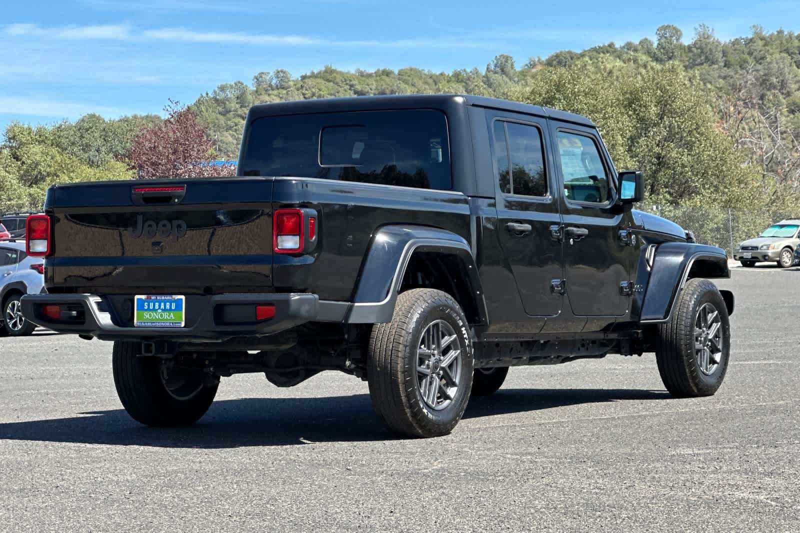 Used 2024 Jeep Gladiator Sport AWD/4WD image 3