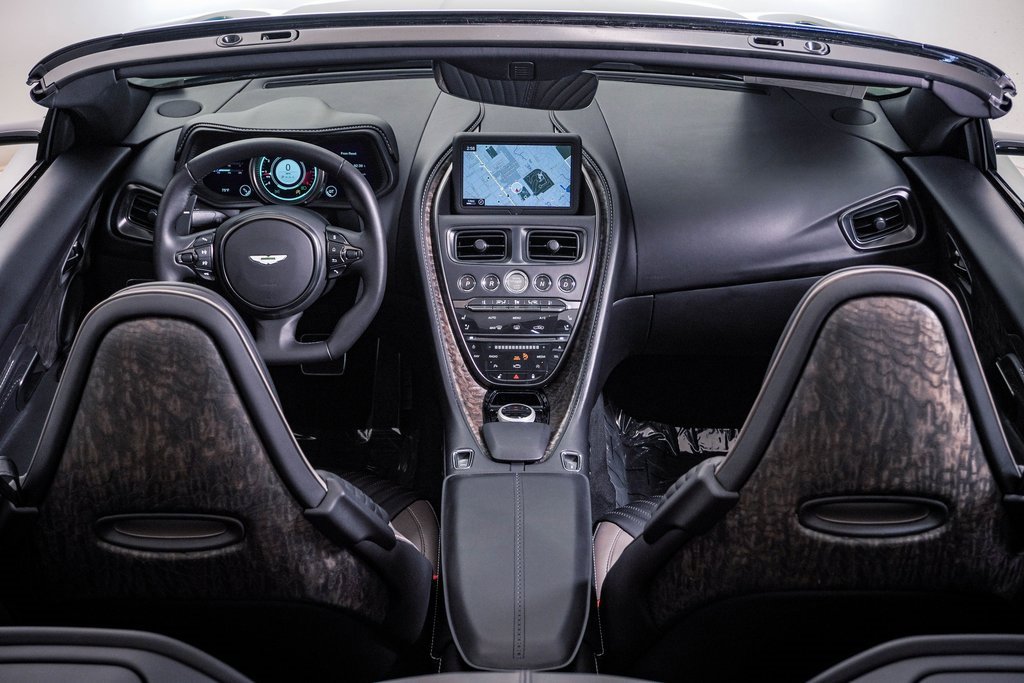 Used 2023 Aston Martin DB11 Volante image 22