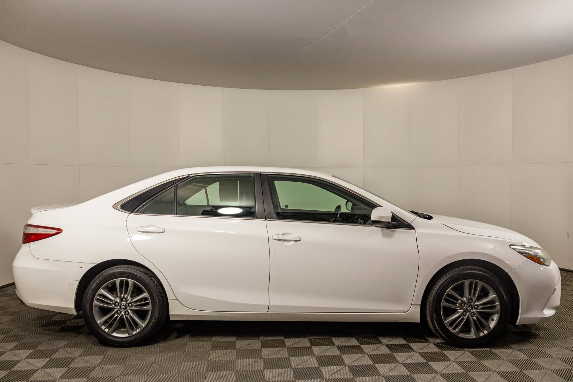 Used 2017 Toyota Camry SE FWD image 10