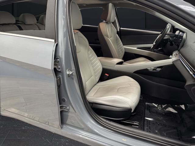 Used 2023 Hyundai Elantra Limited image 30