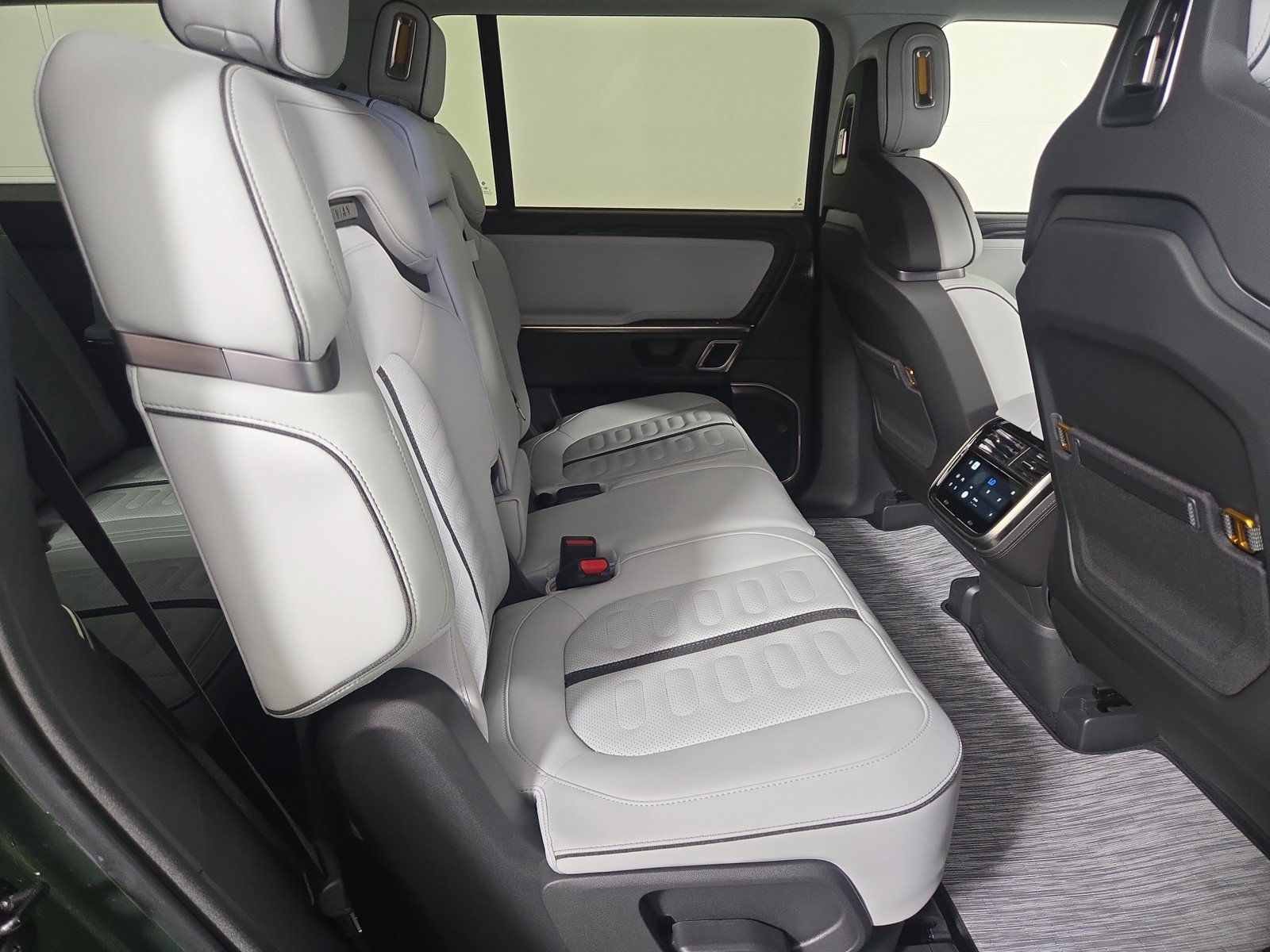 Used 2023 Rivian R1S Adventure AWD/4WD image 22