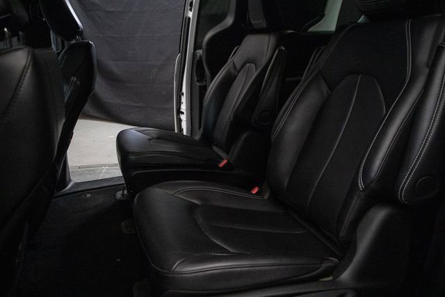 Used 2024 Chrysler Pacifica Select FWD image 15