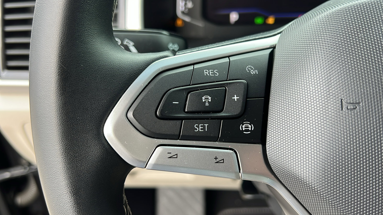 Used 2022 Volkswagen Atlas SE image 26