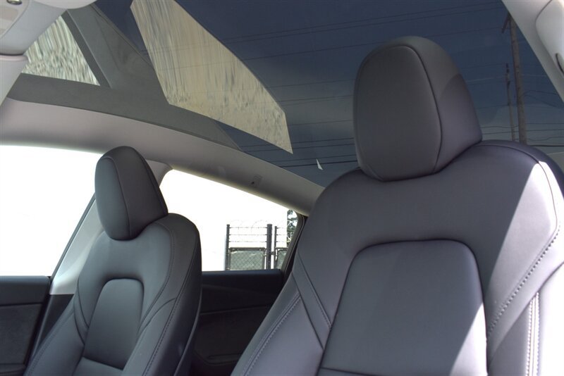 Used 2025 Tesla Model Y Long Range AWD/4WD image 12