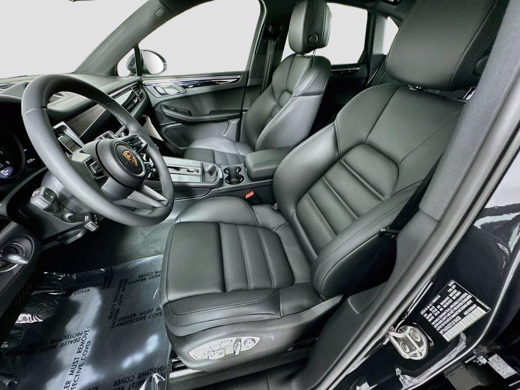 New 2026 Porsche Macan AWD/4WD image 5