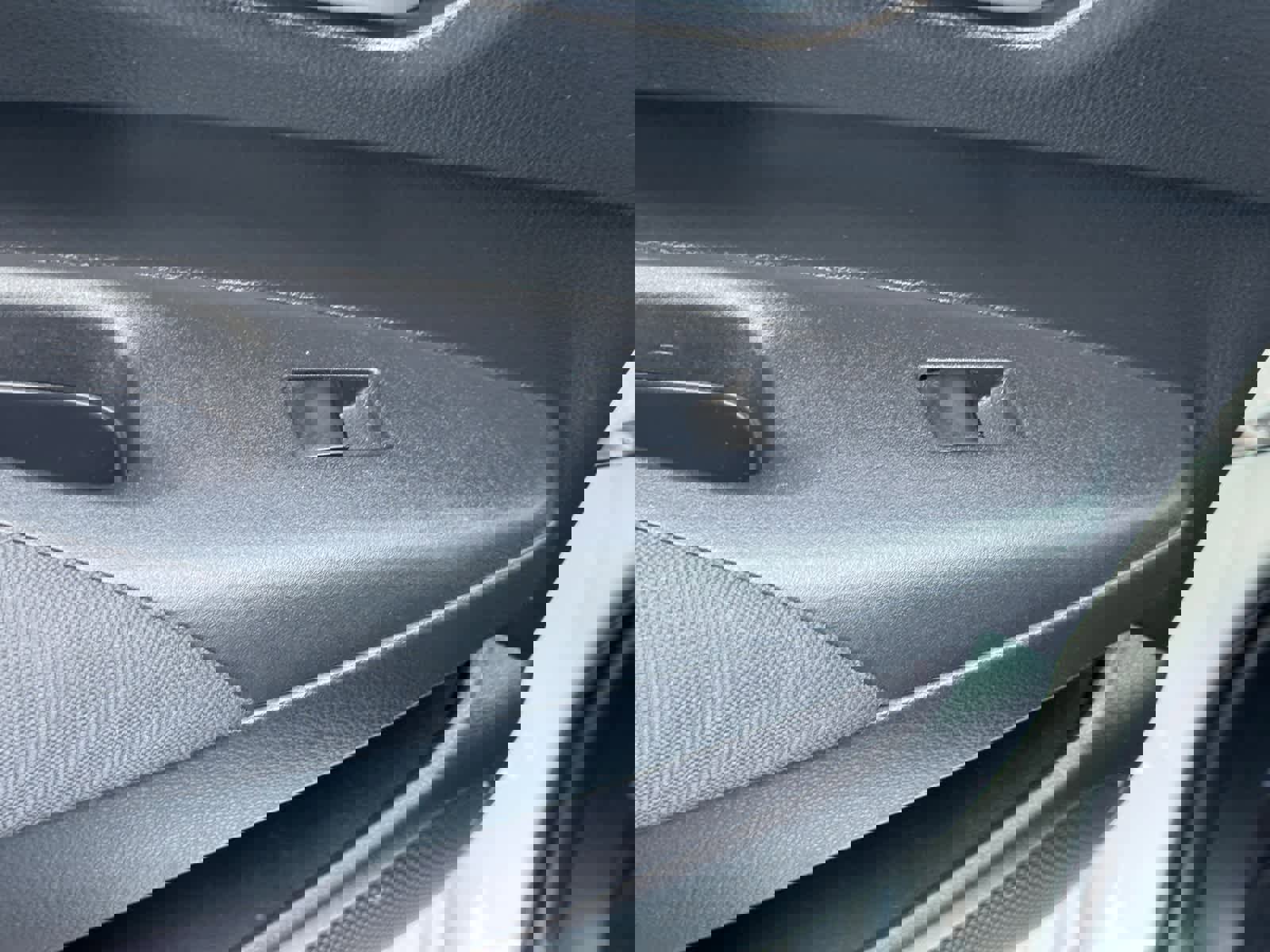 Used 2021 Toyota Corolla LE image 18