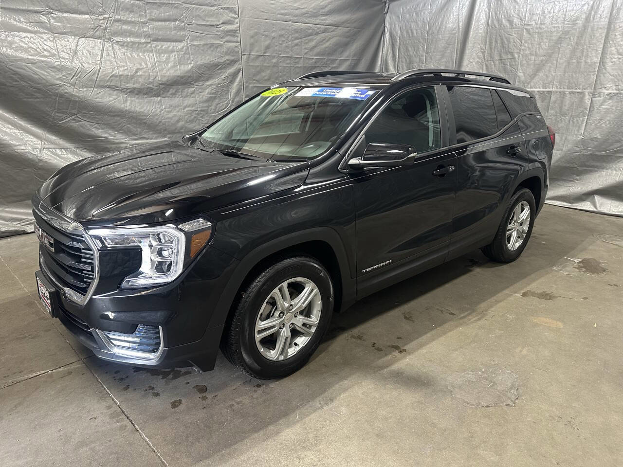 Used 2023 GMC Terrain SLE w/ Driver Convenience Package image 3