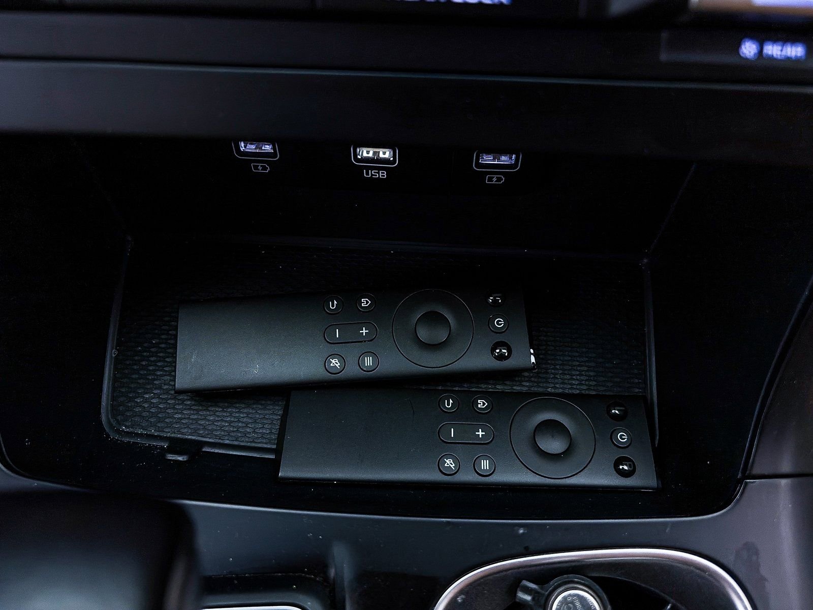 Used 2022 Kia Carnival LX image 22