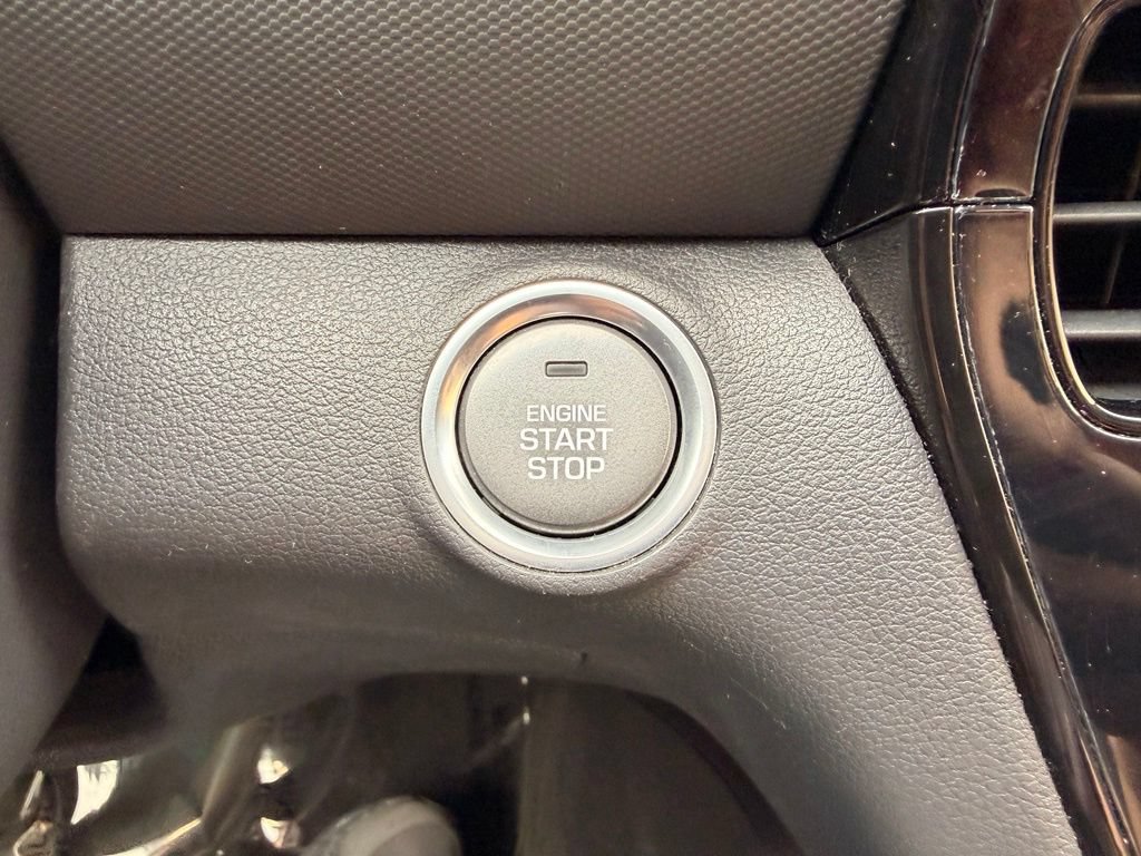 Used 2020 Hyundai Ioniq SE FWD image 21
