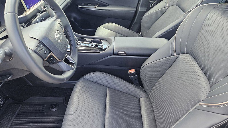 Used 2025 Toyota Crown AWD/4WD image 10