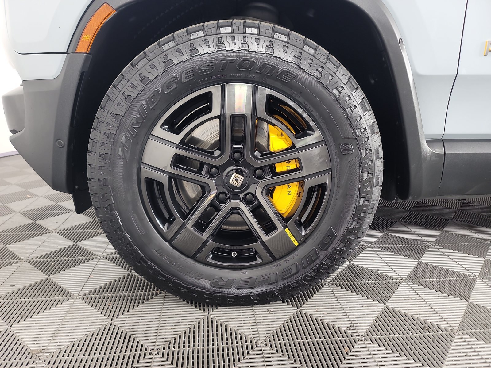 Used 2023 Rivian R1S Adventure Quad AWD/4WD image 9