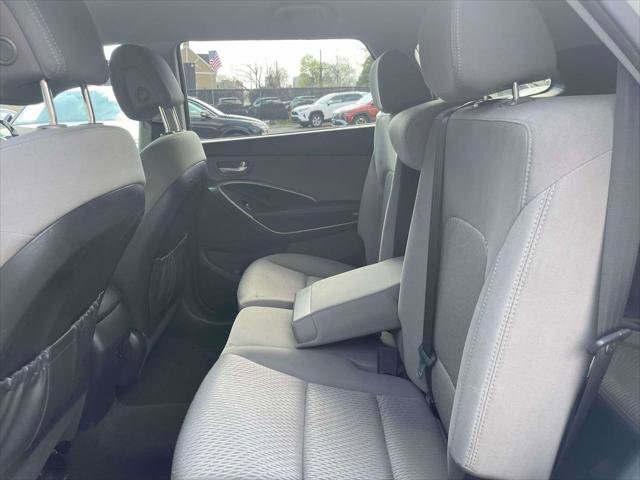 Used 2017 Hyundai Santa Fe SE image 11