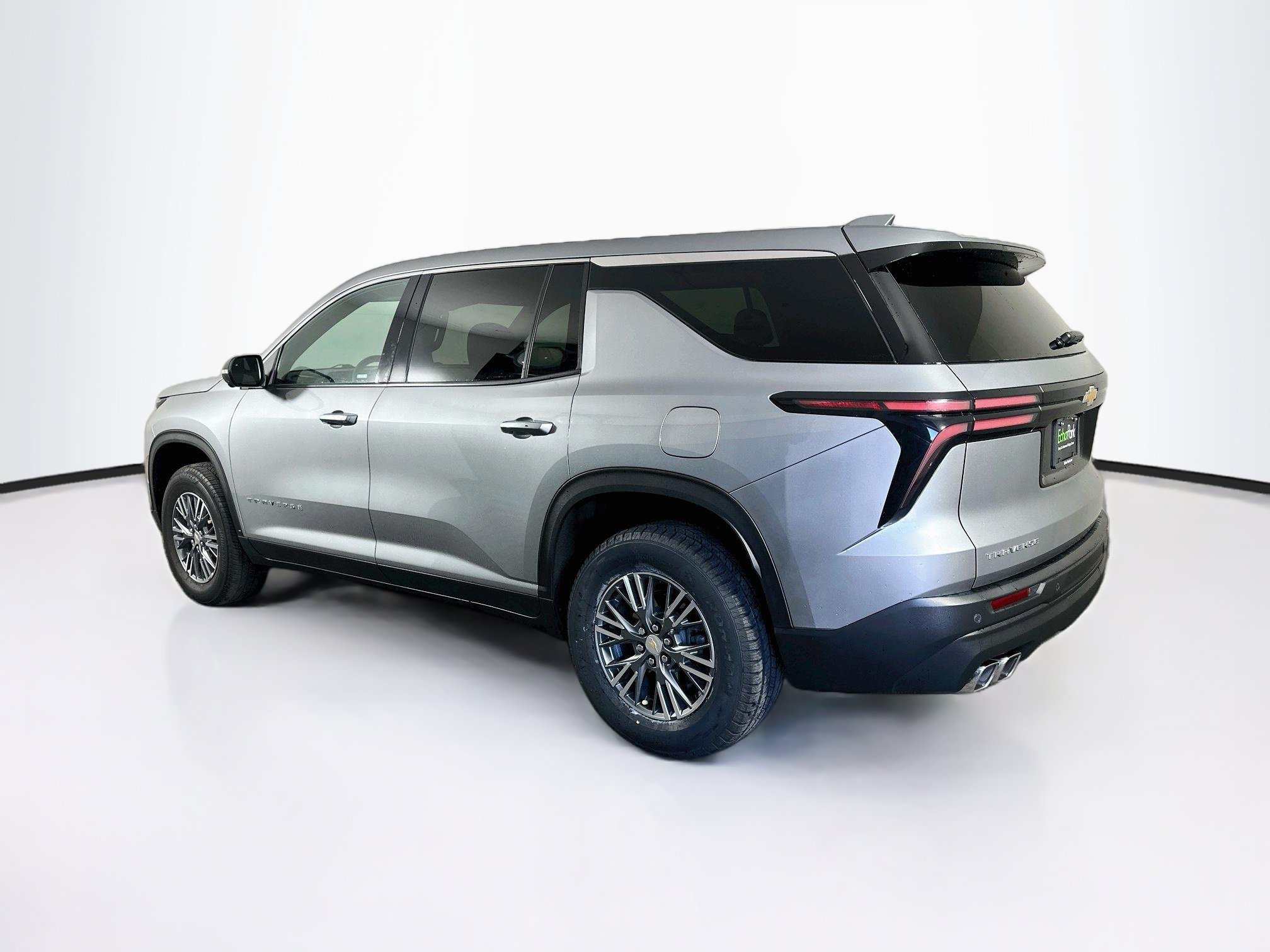 Used 2024 Chevrolet Traverse LS FWD image 5