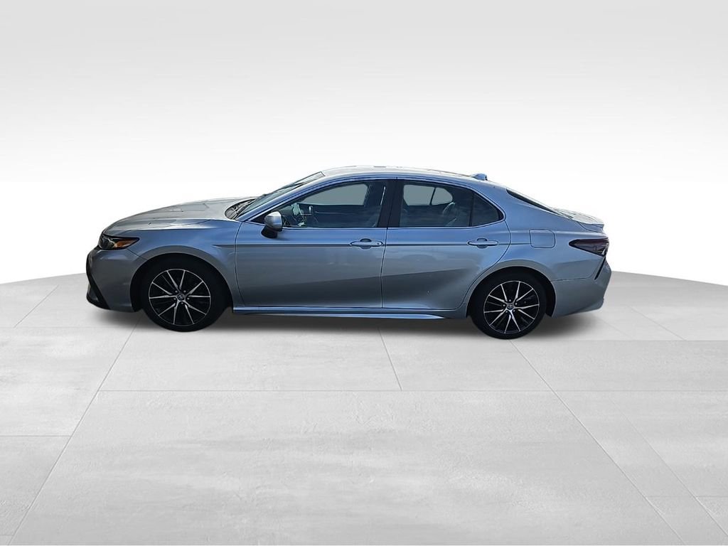 Used 2021 Toyota Camry SE image 5