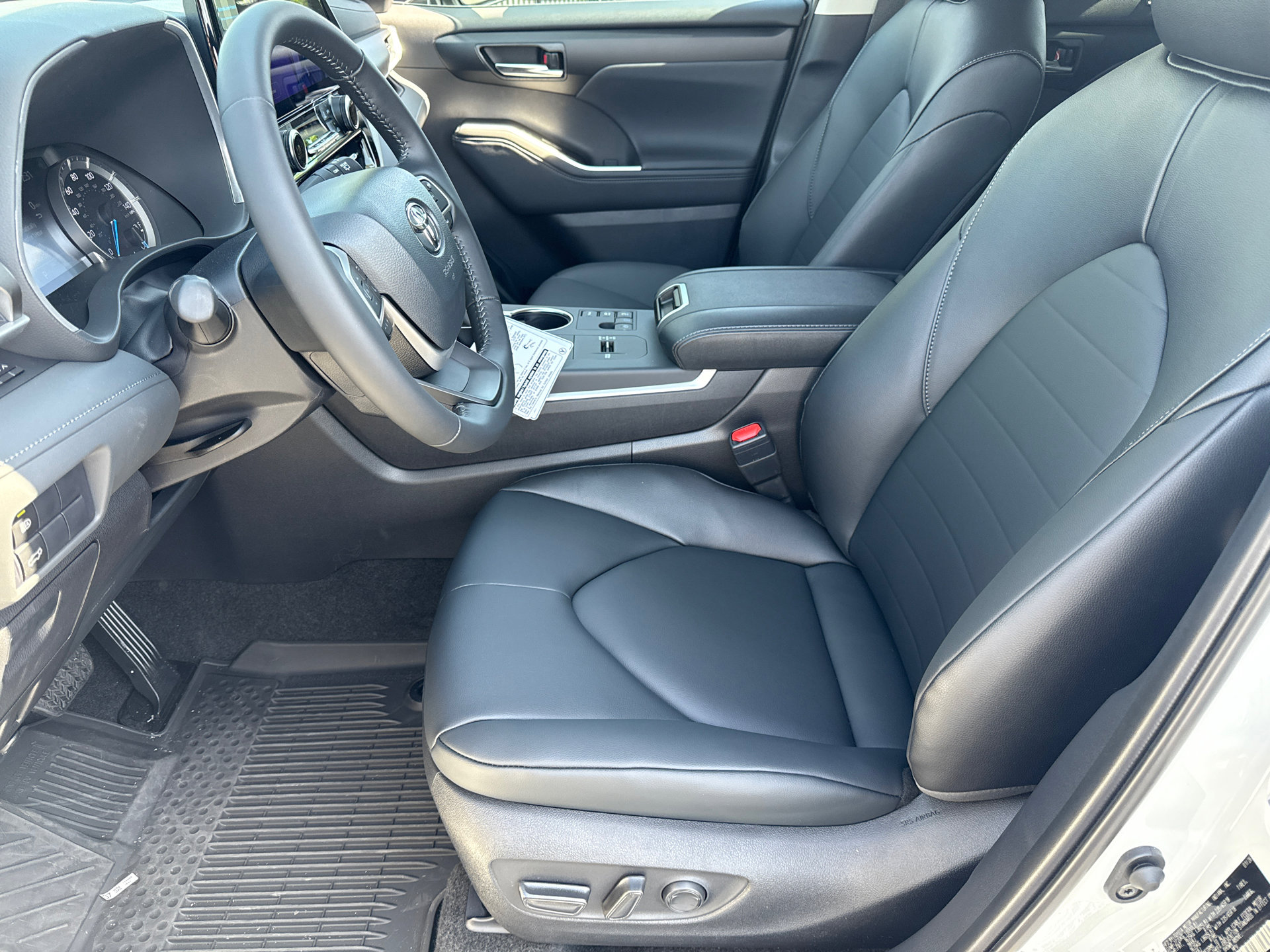 Certified 2026 Toyota Highlander XLE image 24