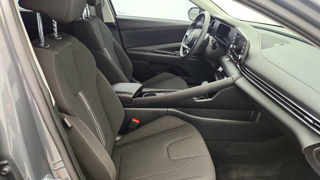 Used 2026 Hyundai Elantra Hybrid FWD image 22