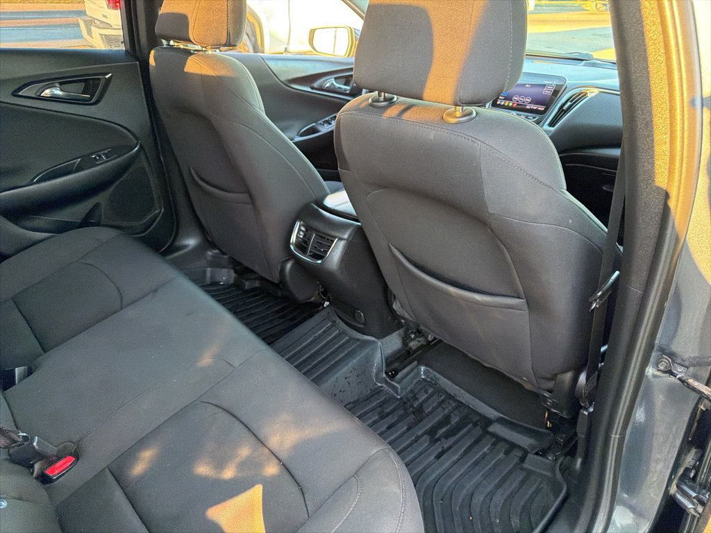 Used 2021 Chevrolet Malibu LT FWD image 18