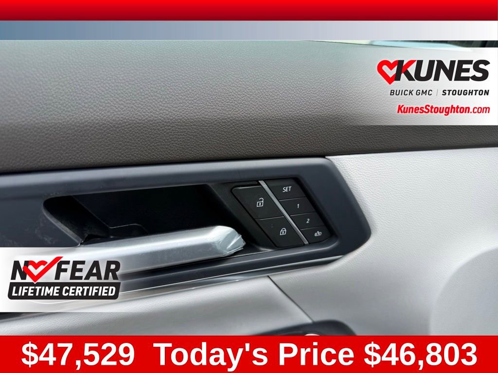 New 2026 GMC Terrain Denali w/ LPO, Black Badging Package AWD/4WD image 24