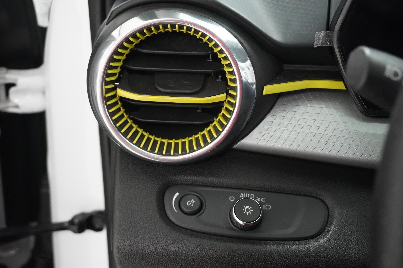 Used 2025 Chevrolet Trax LT w/ Driver Confidence Package image 18