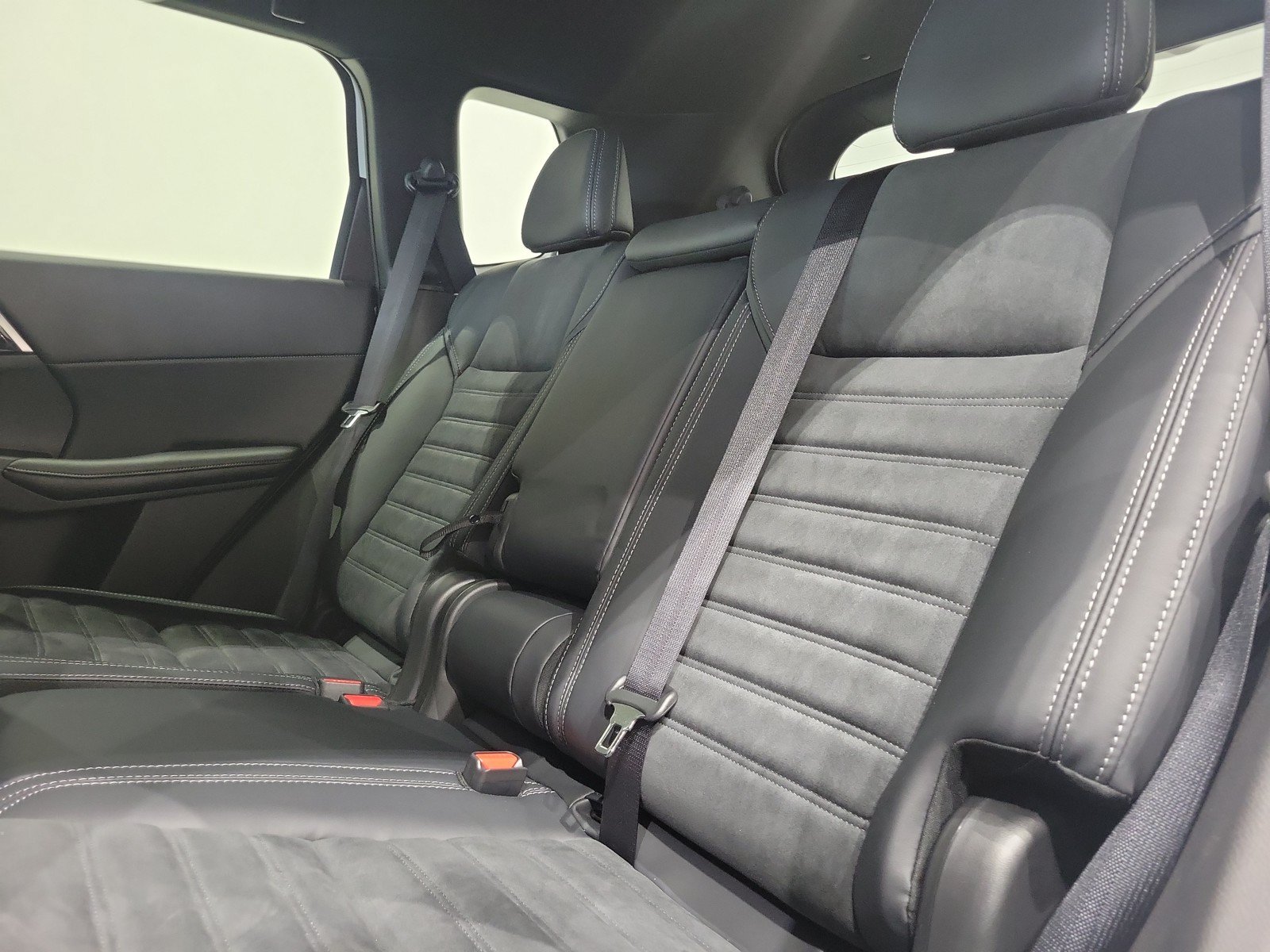 New 2026 Mitsubishi Outlander LE FWD image 11