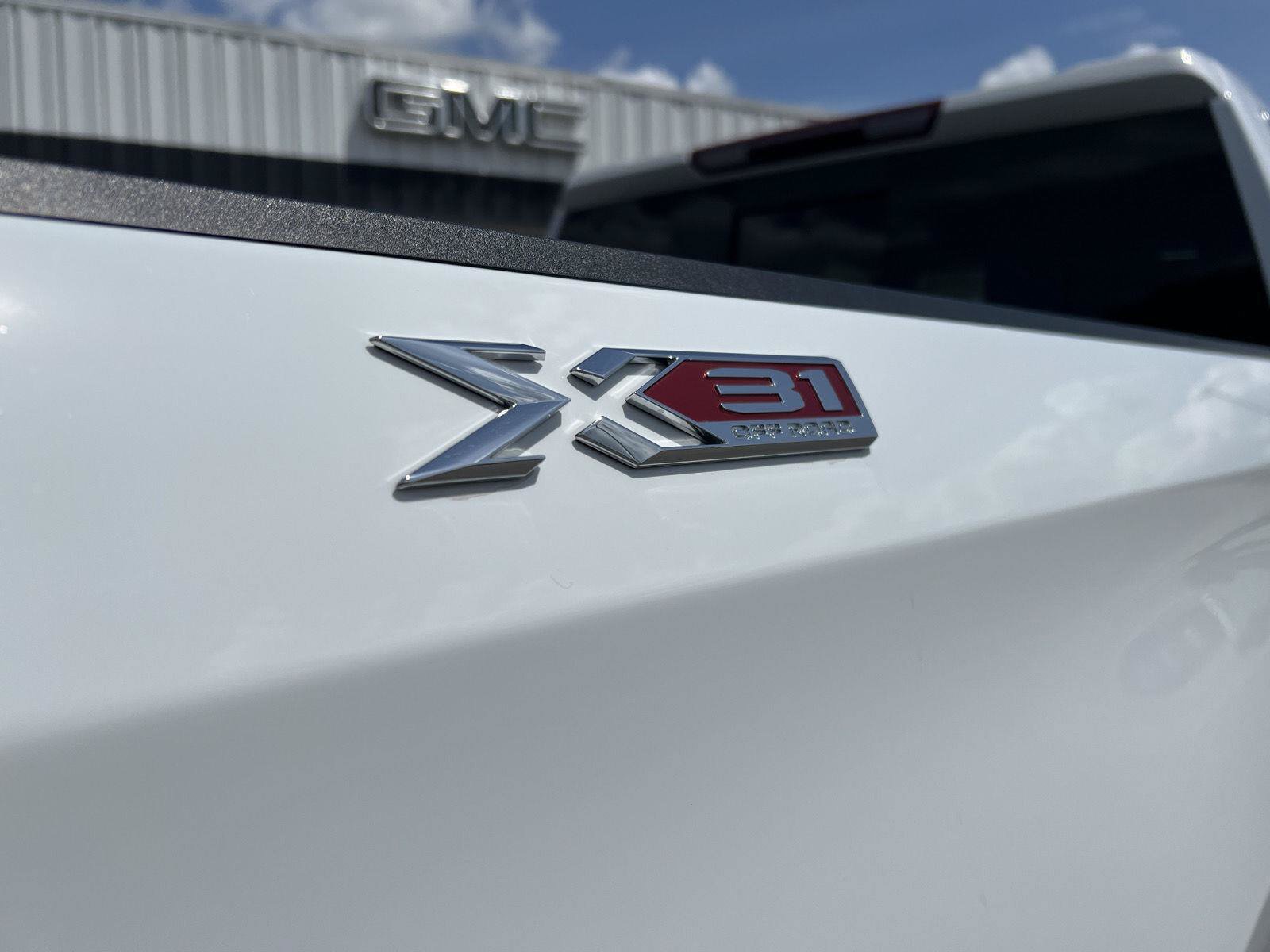 Used 2023 GMC Sierra 1500 SLT w/ SLT Premium Plus Package AWD/4WD image 6