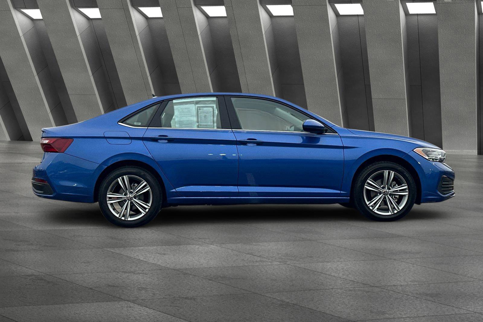 Used 2024 Volkswagen Jetta SE image 3