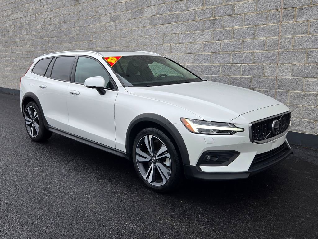 Used 2025 Volvo V60 B5 Cross Country Plus AWD/4WD image 7