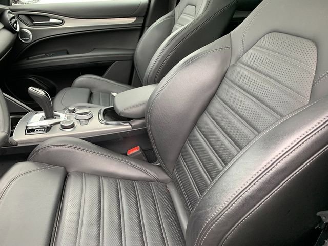 Used 2024 Alfa Romeo Stelvio Veloce AWD/4WD image 7