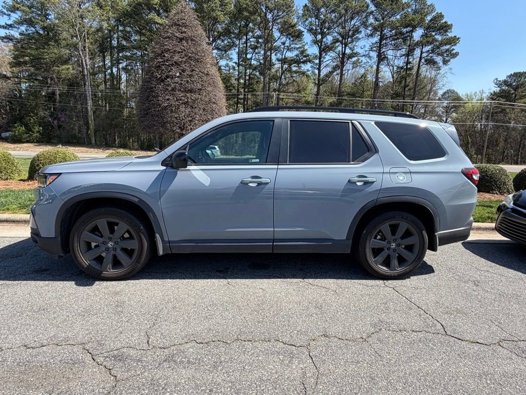 Used 2023 Honda Pilot Sport image 3