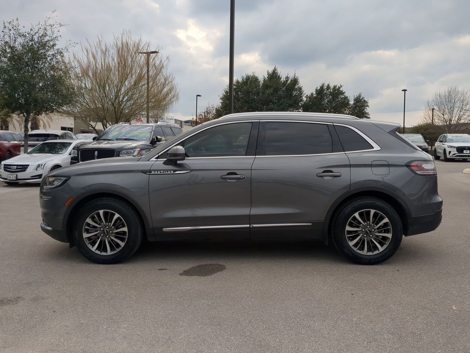 Used 2023 Lincoln Nautilus FWD w/ Premium Package image 6