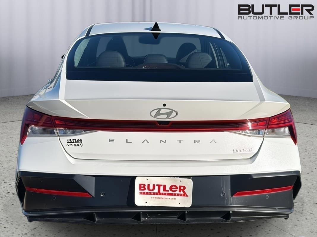 Used 2024 Hyundai Elantra Limited image 4