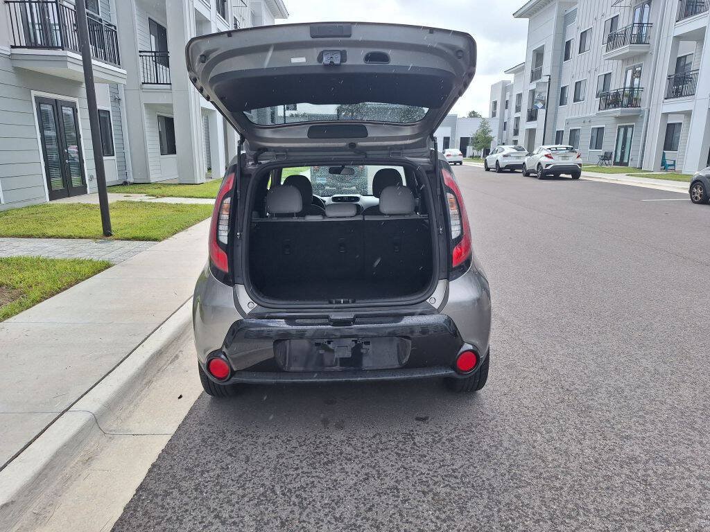 Used 2016 Kia Soul + FWD image 12
