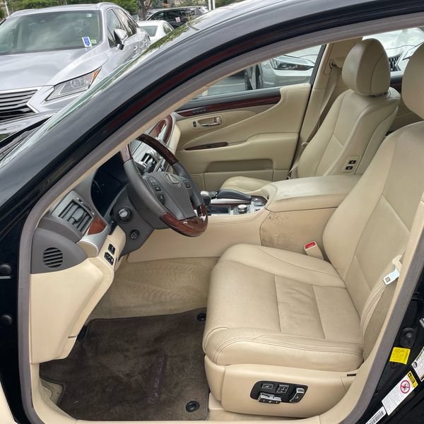 Used 2013 Lexus LS 460 L w/ Preferred Accessory Package RWD image 2