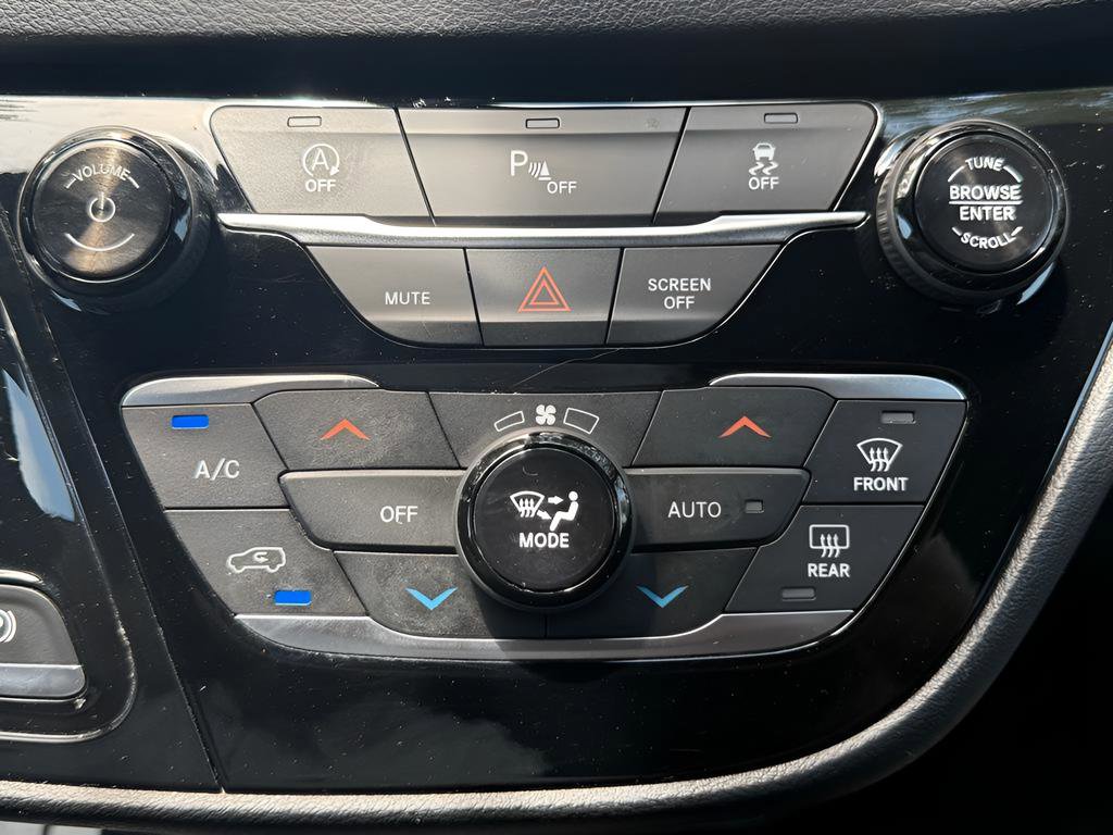 Used 2018 Chrysler Pacifica Touring Plus w/ S Appearance Package FWD image 28