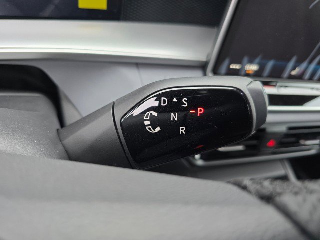 New 2025 Volkswagen Tiguan SE R-Line image 33