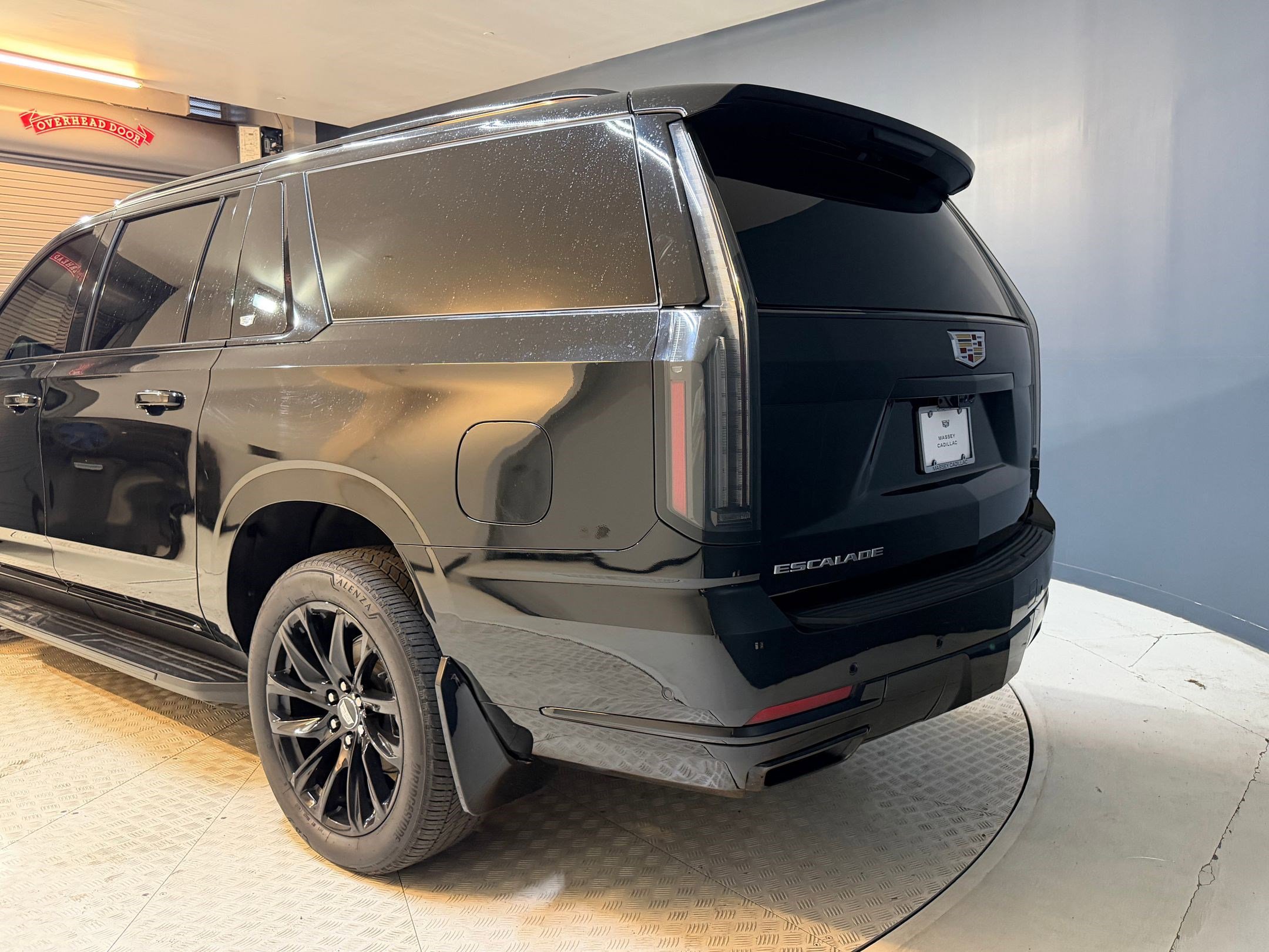 Used 2025 Cadillac Escalade ESV Sport AWD/4WD image 23