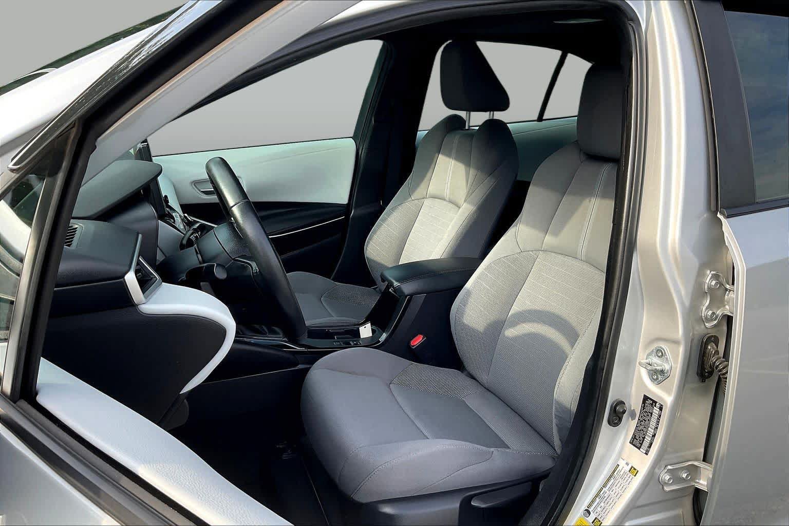 Used 2024 Toyota Corolla SE w/ SE Premium Package FWD image 6