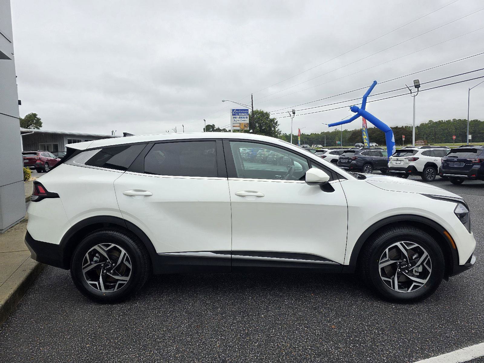 Used 2023 Kia Sportage LX image 4