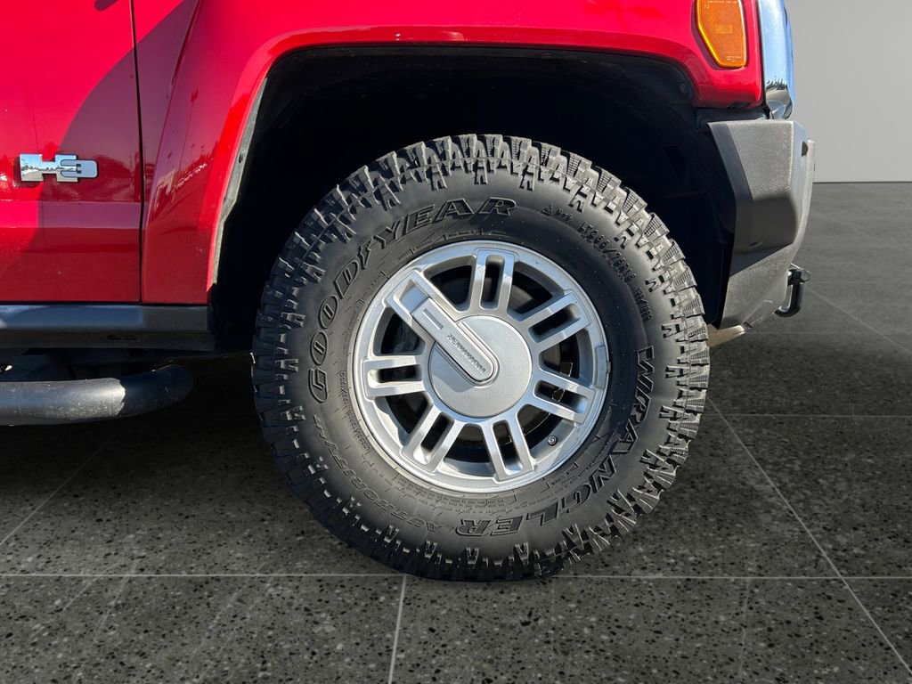 Used 2010 HUMMER H3 image 9