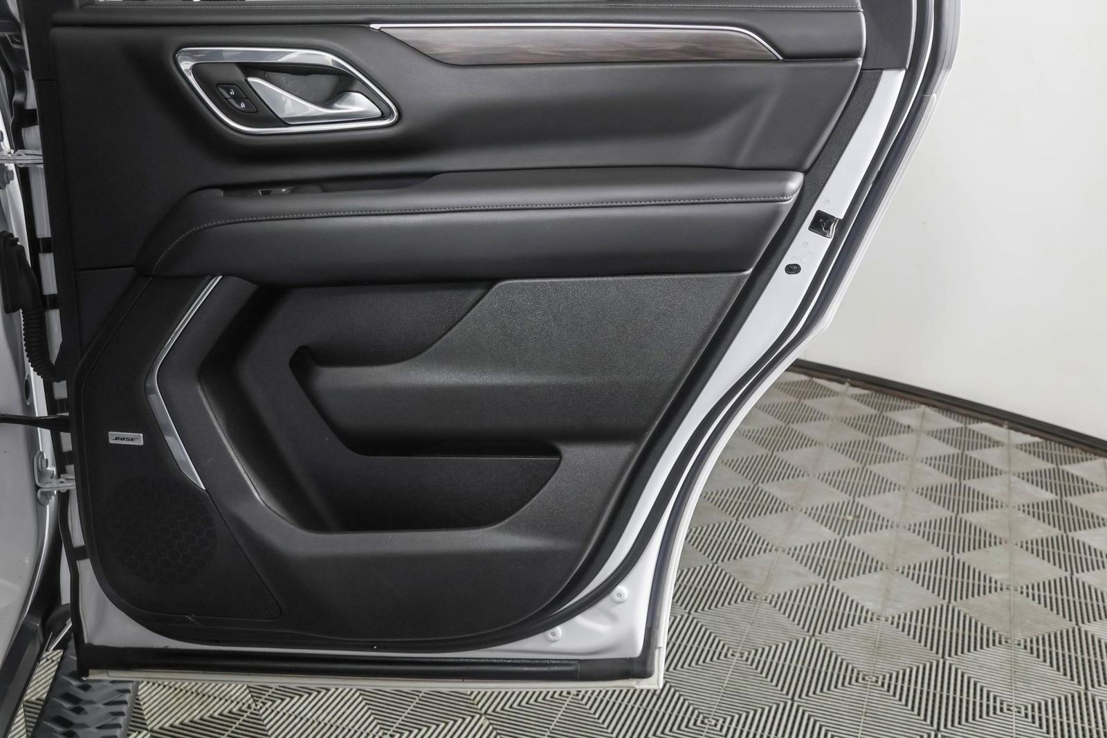 Used 2022 Chevrolet Tahoe Z71 w/ Luxury Package AWD/4WD image 48