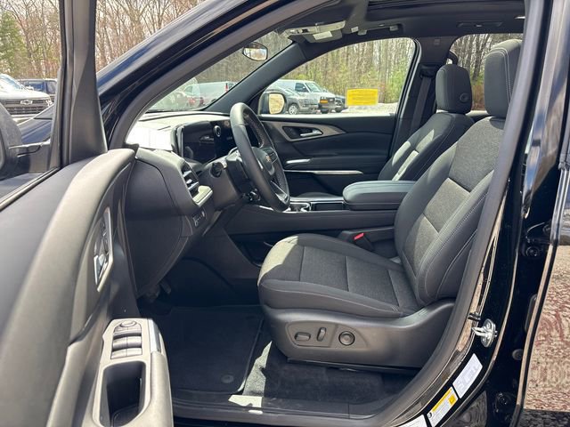 Used 2025 Chevrolet Traverse LT w/ Sun and Wheel Package image 30