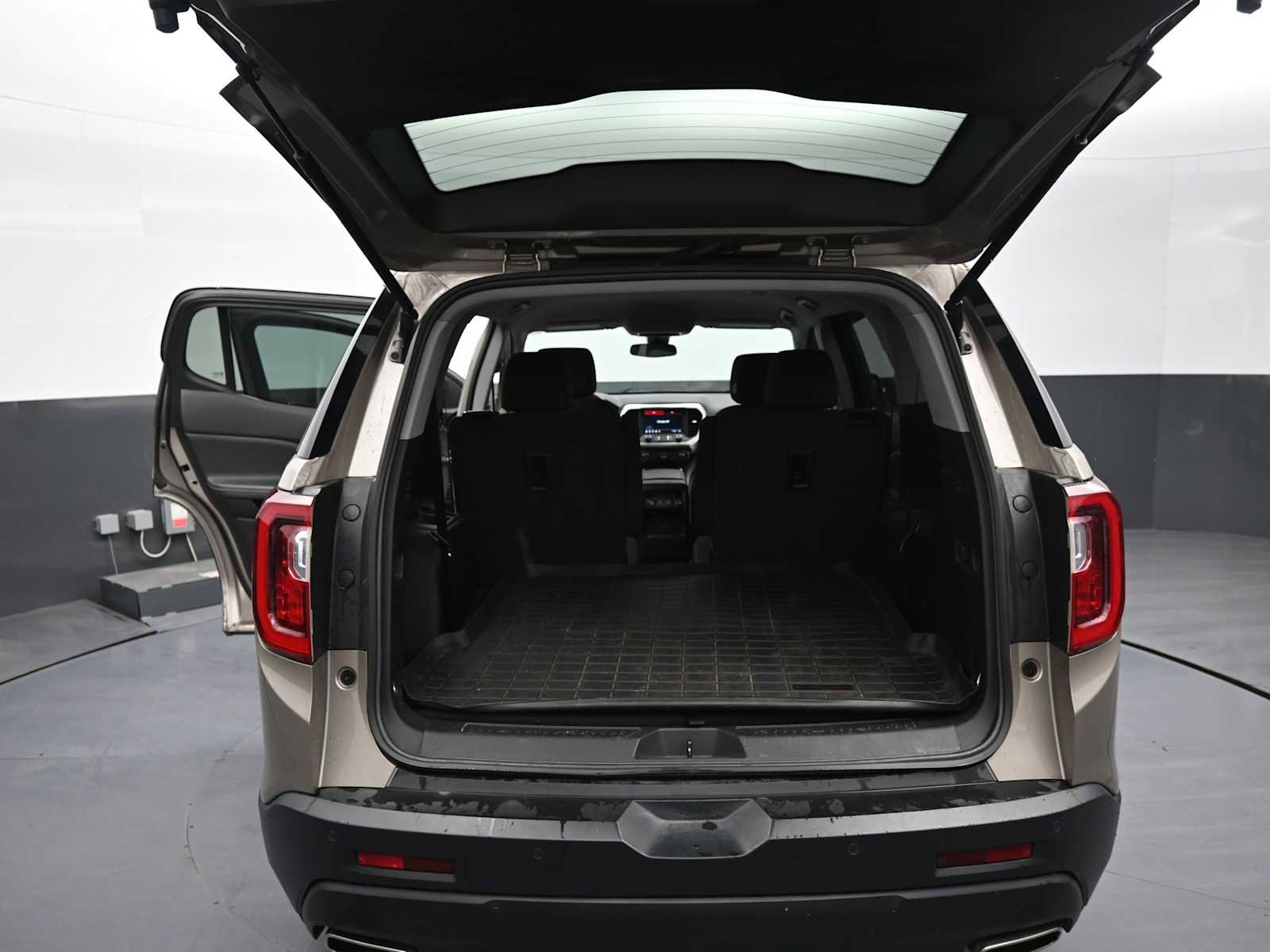 Used 2023 GMC Acadia SLE image 26